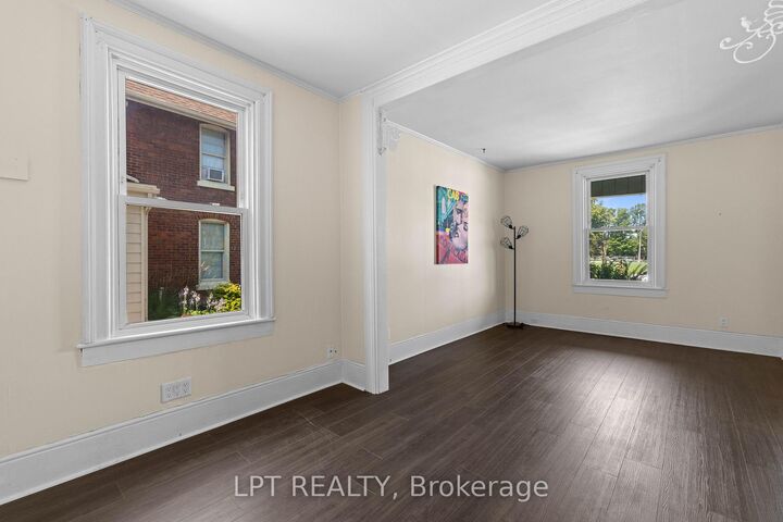 Property Photo:  52 Parkside Drive E  ON L4N 1W9 