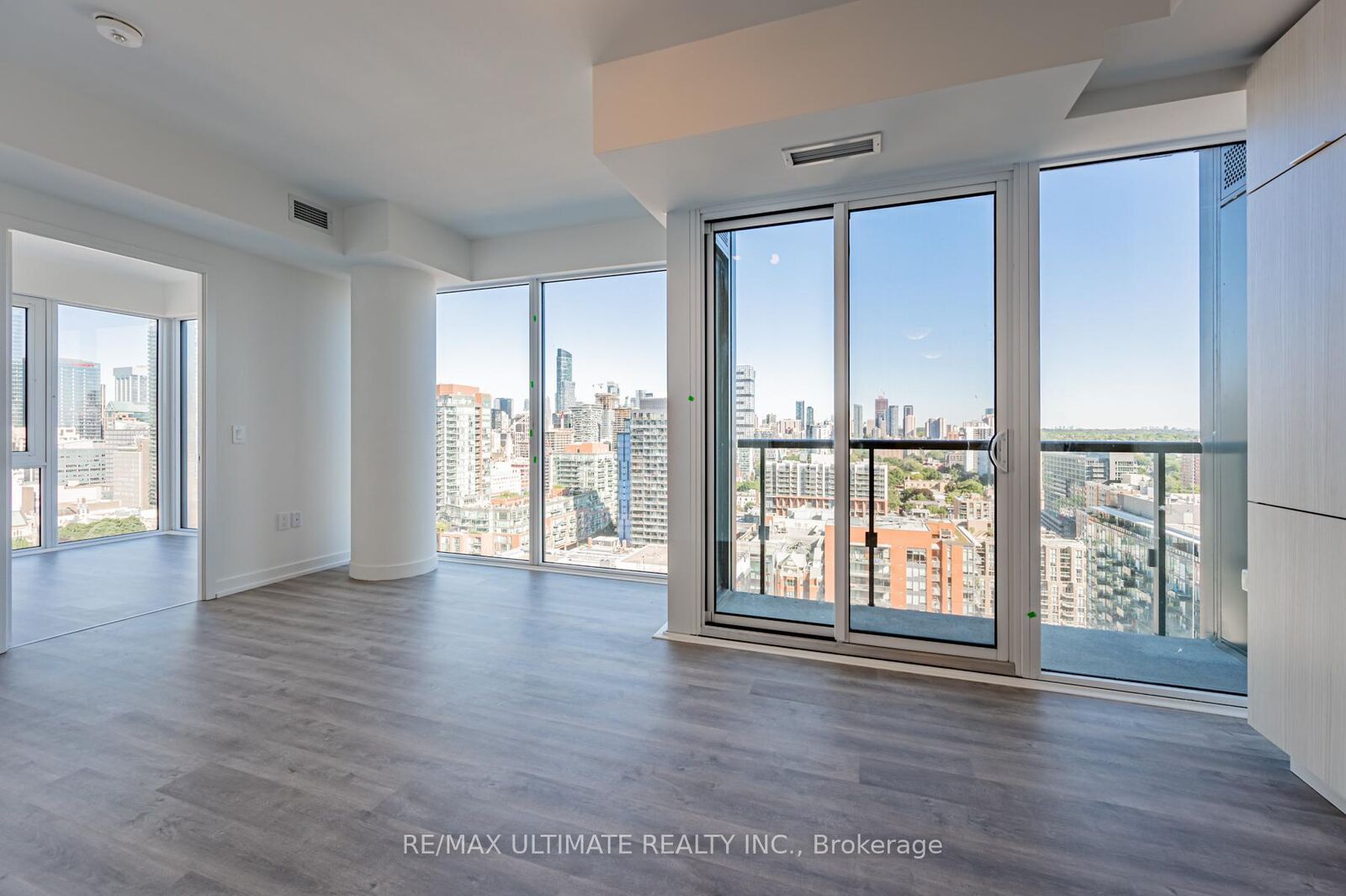 Property Photo: 158 Front Street East Street 2104 ON M5A 0K9