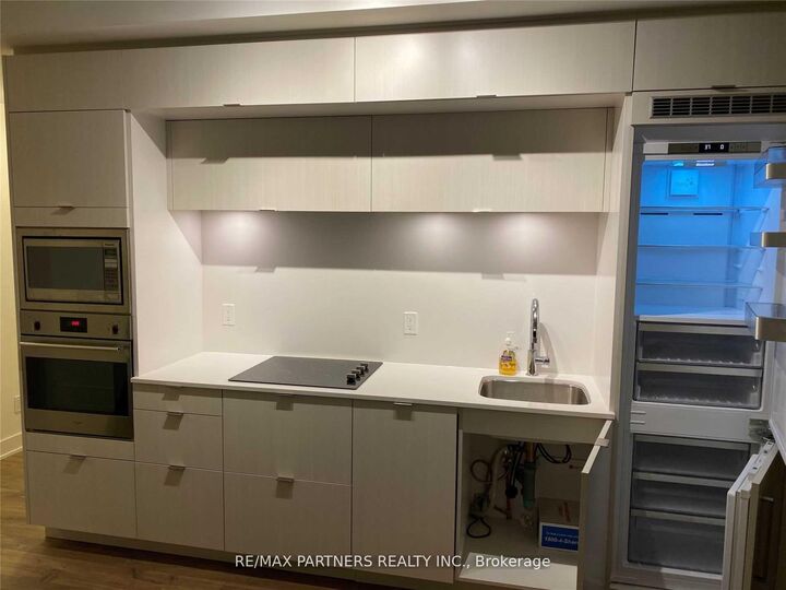 Property Photo:  38 Cameron Street 819  ON M5T 0C3 