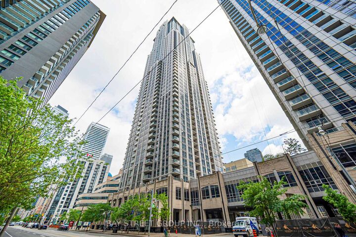 763 Bay Street 4105 — photo 1