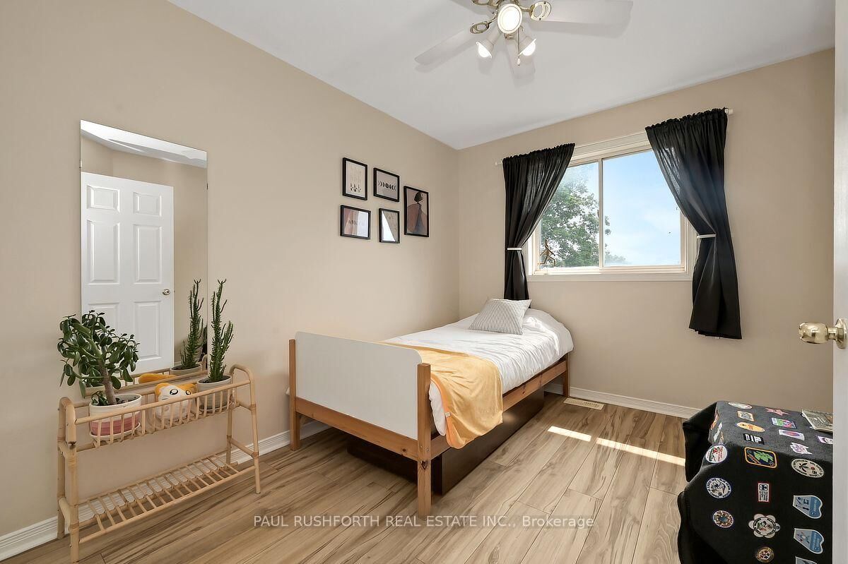 Property Photo:  92 Splinter Crescent  ON K2B 1B2 
