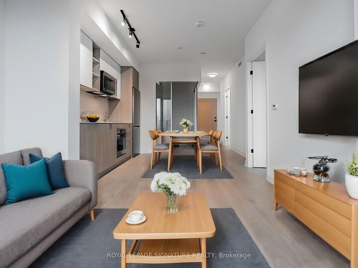 Property Photo:  36 Zorra Street 805  ON M8Z 4Z7 