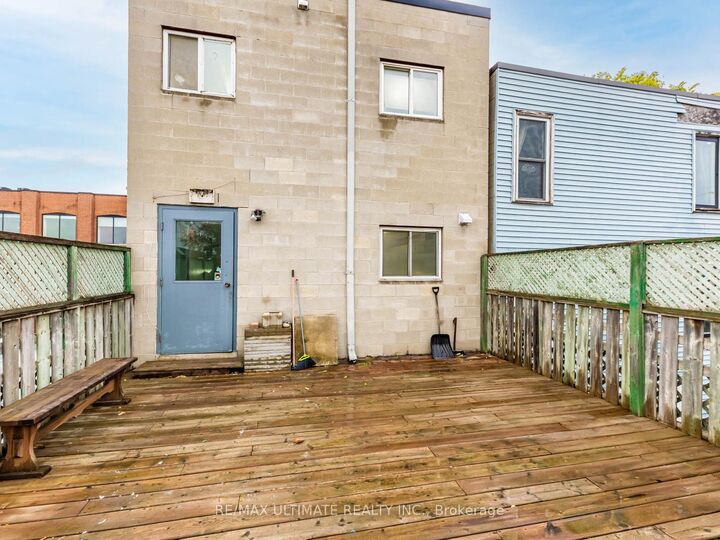 Property Photo: 996 Queen Street E 4 ON M4M 1K1
