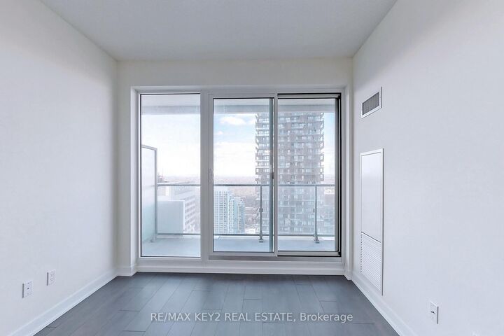 Property Photo:  2221 Yonge Street 4210  ON M4S 0B8 