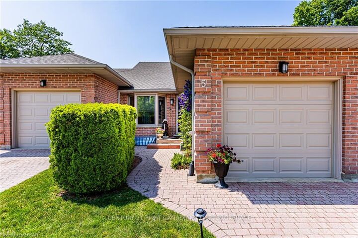 Property Photo:  90 Ontario Street S 5  ON N0M 1T0 