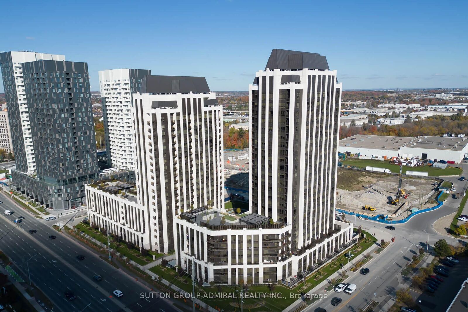 Property Photo: 9085 Jane Street 622 ON L4K 0L8