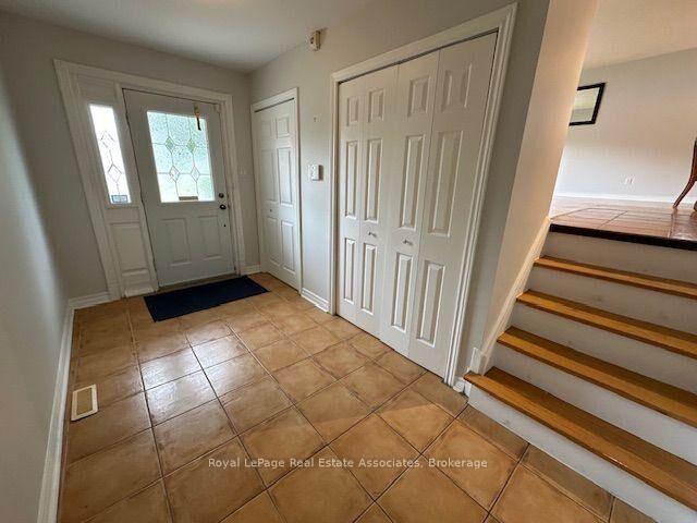 Photo de la propriété: 13 Edwin Drive ON L6Y 1A2