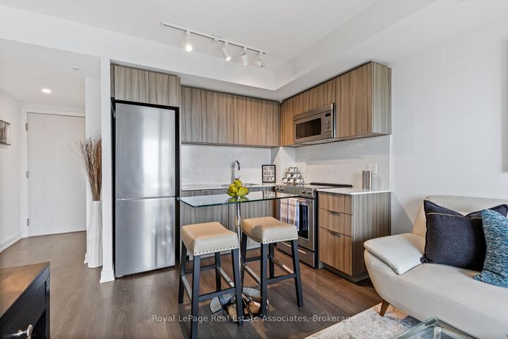 Property Photo:  30 Samuel Wood Way 1403  ON M9B 0C9 