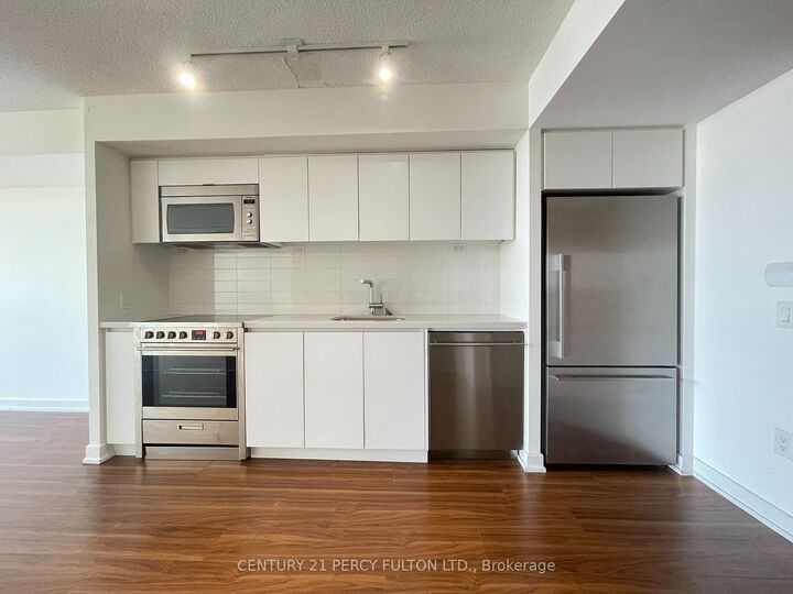 Property Photo:  85 Queens Wharf Road 1811  ON M5V 0J9 