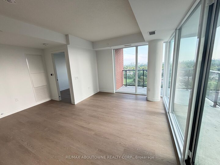 Property Photo:  4010 Eglinton Avenue W 1215  ON M9A 0G5 