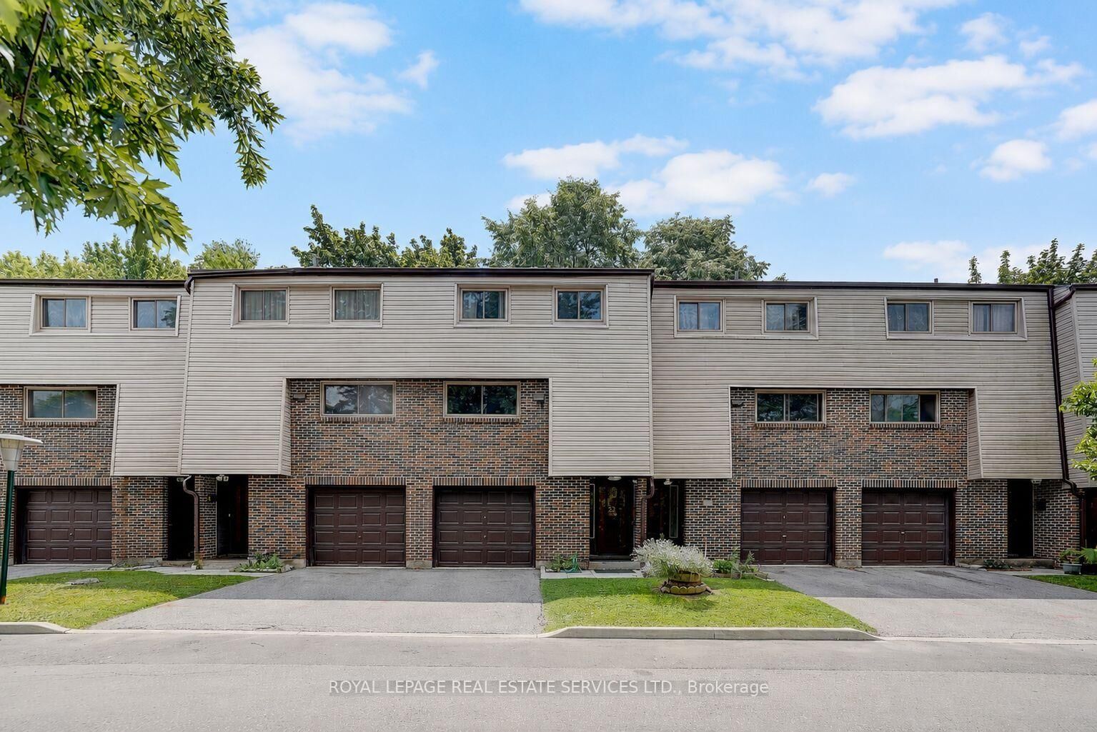 Property Photo: 2020 Pharmacy Avenue 23 ON M1T 1H8