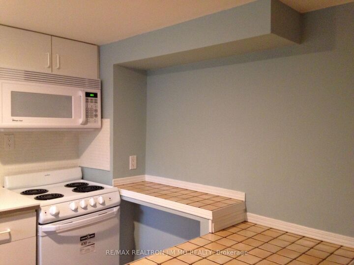 Property Photo:  192 Maxome Avenue Basement  ON M2M 3L2 