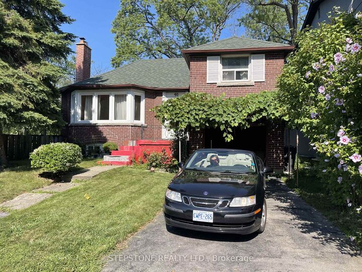 40 Glenvalley Drive S — photo 1