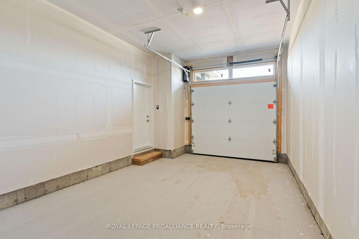 Property Photo:  1086 Moore Street  ON K6V 0H2 