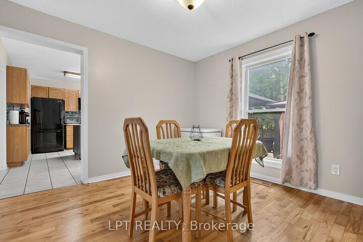 Photo de la propriété: 56 Victor Street ON K2S 1H8