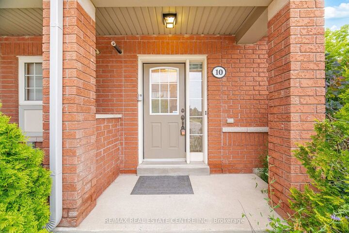 Property Photo: 2360 Parkhaven Boulevard 10 ON L6H 7S6