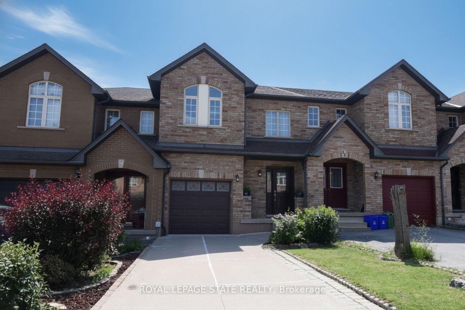 Property Photo: 57 Townmansion Drive ON L8T 5A6