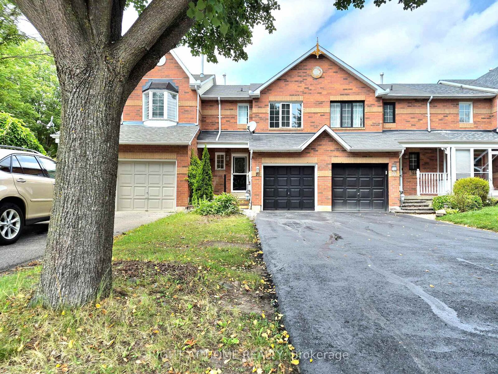 Property Photo:  21 McCullock Crescent  ON L1T 3X1 