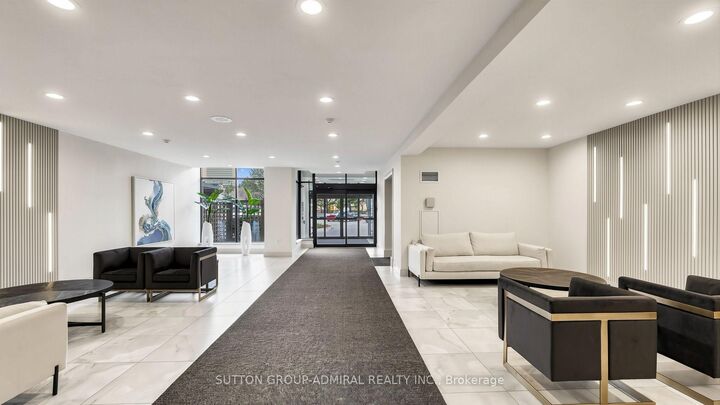 Property Photo:  32 Clarissa Drive 1516  ON L4C 9R7 