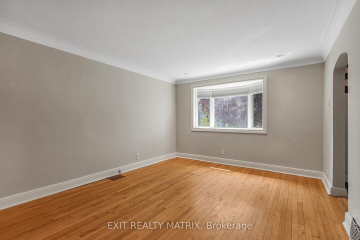 Property Photo: 261 Montfort Street ON K1L 5P1