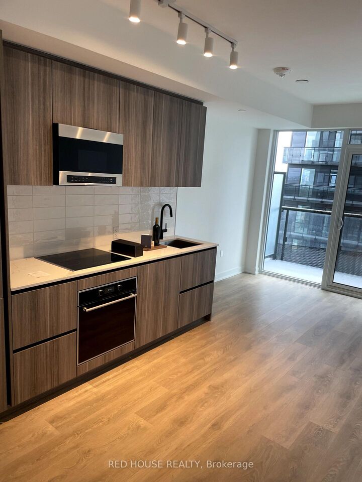 Property Photo:  117 Broadway Avenue 3013  ON M4P 1V3 