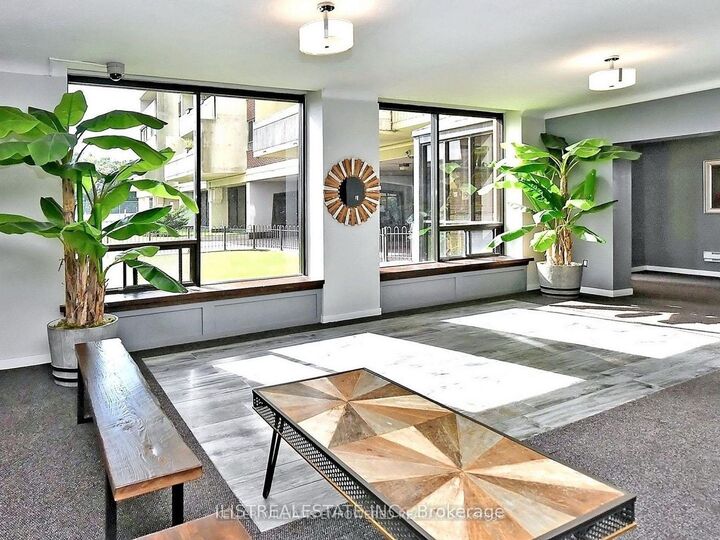 Property Photo:  5 Massey Square 407  ON M4C 5L6 