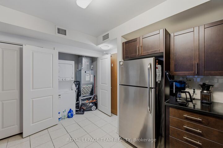 Property Photo: 242 Rideau Street 1002 ON K1N 0B7