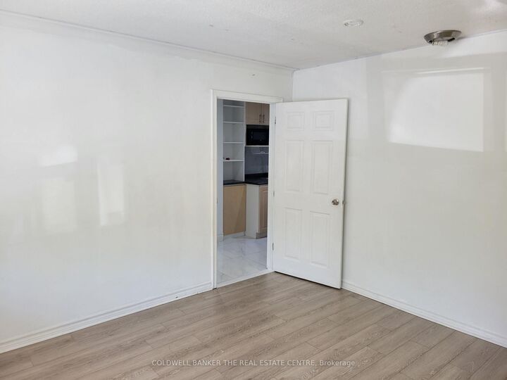 Property Photo:  2646 Victoria Park Avenue Unit B  ON M2J 4A6 