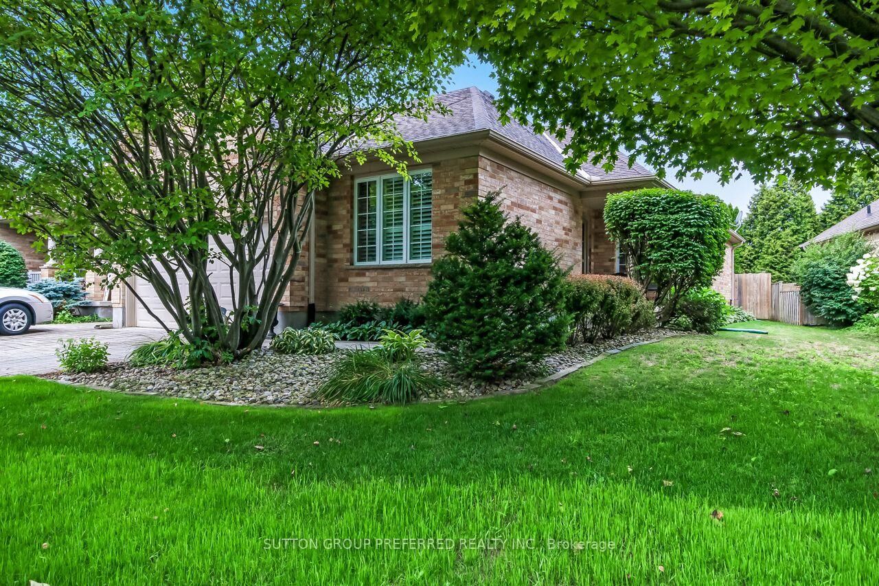 Property Photo: 857 Silversmith Street ON N6H 5T4