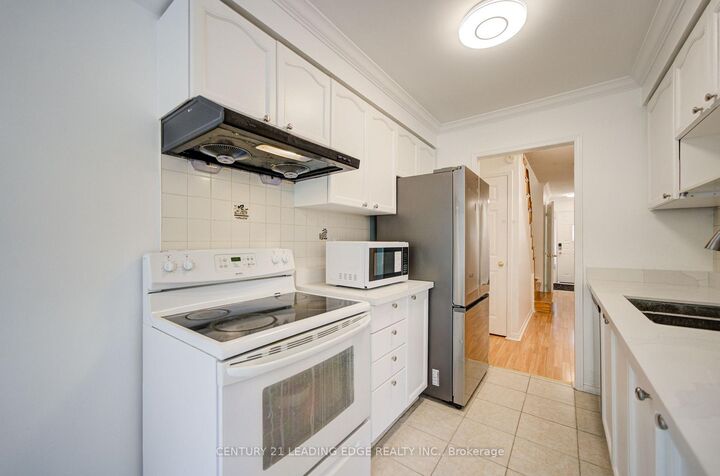 Property Photo:  550 Steddick Court 50  ON L5R 3S8 