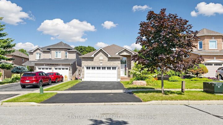 102 Huntington Crescent — photo 1