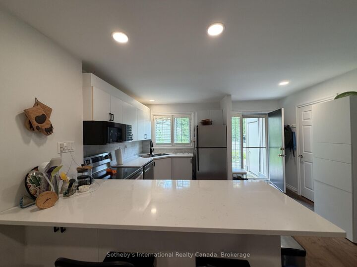 Property Photo: 589 Oxbow Crescent ON L9Y 5B4