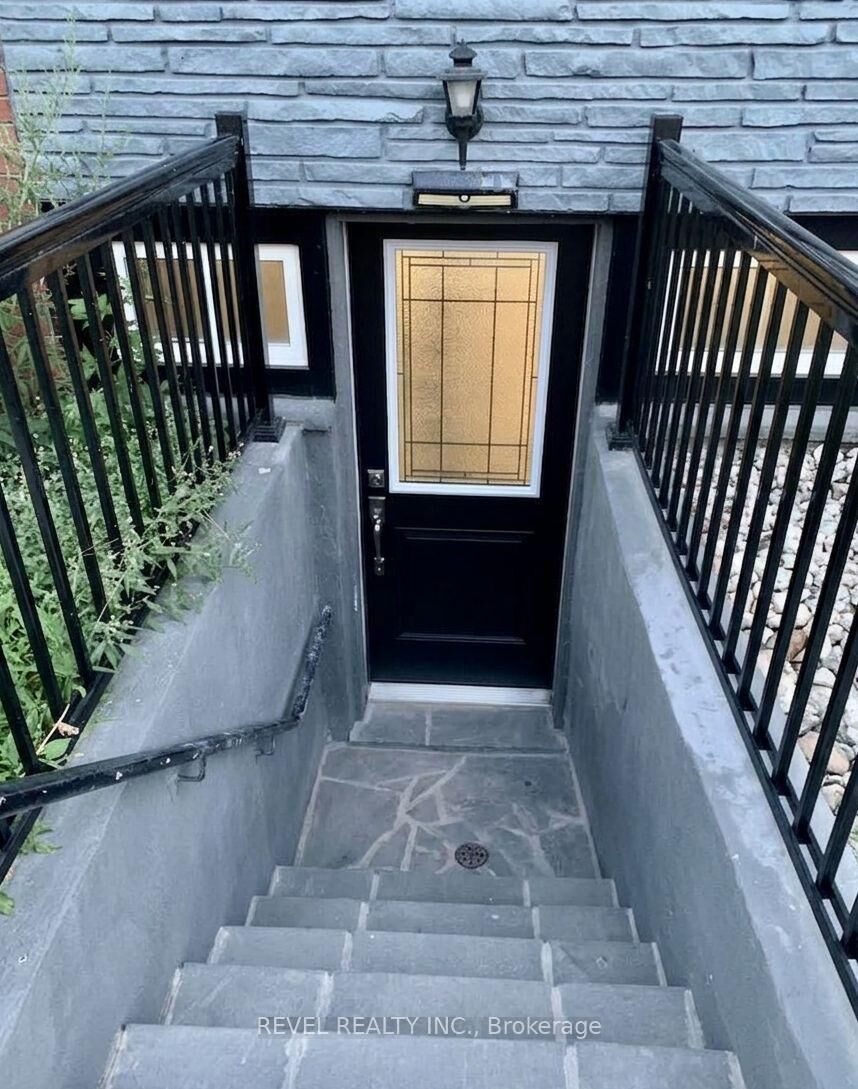 Property Photo:  636 Scarlett Road S Lower  ON M9P 2S9 