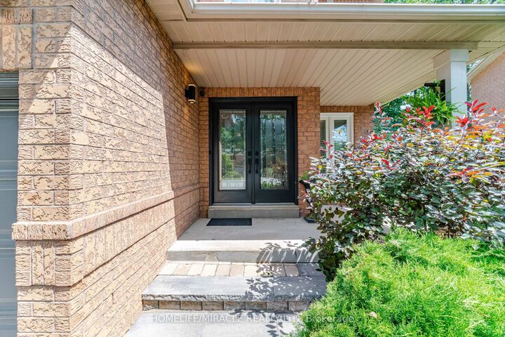 Property Photo: 6089 Carradine Court ON L5V 2C2