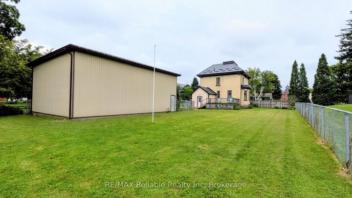 Property Photo:  33 Princess Street E  ON N0M 1L0 