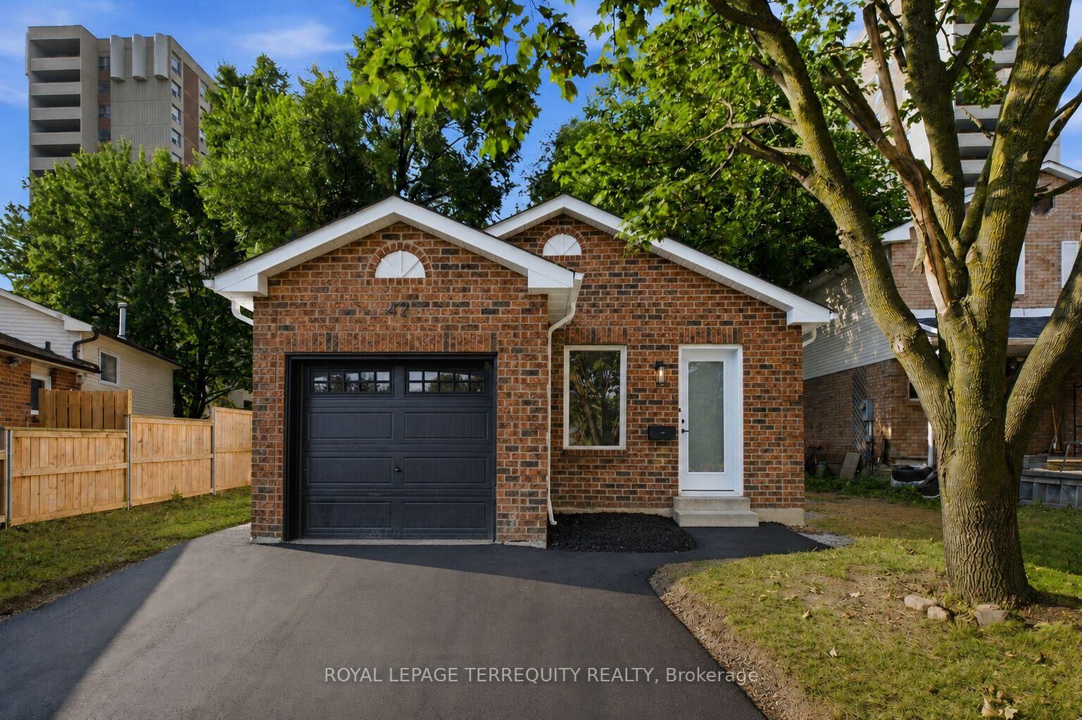 Property Photo:  42 Plumridge Court  ON L1S 3Z8 