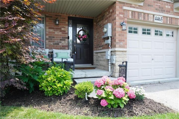 4465 Comfort Crescent — photo 1