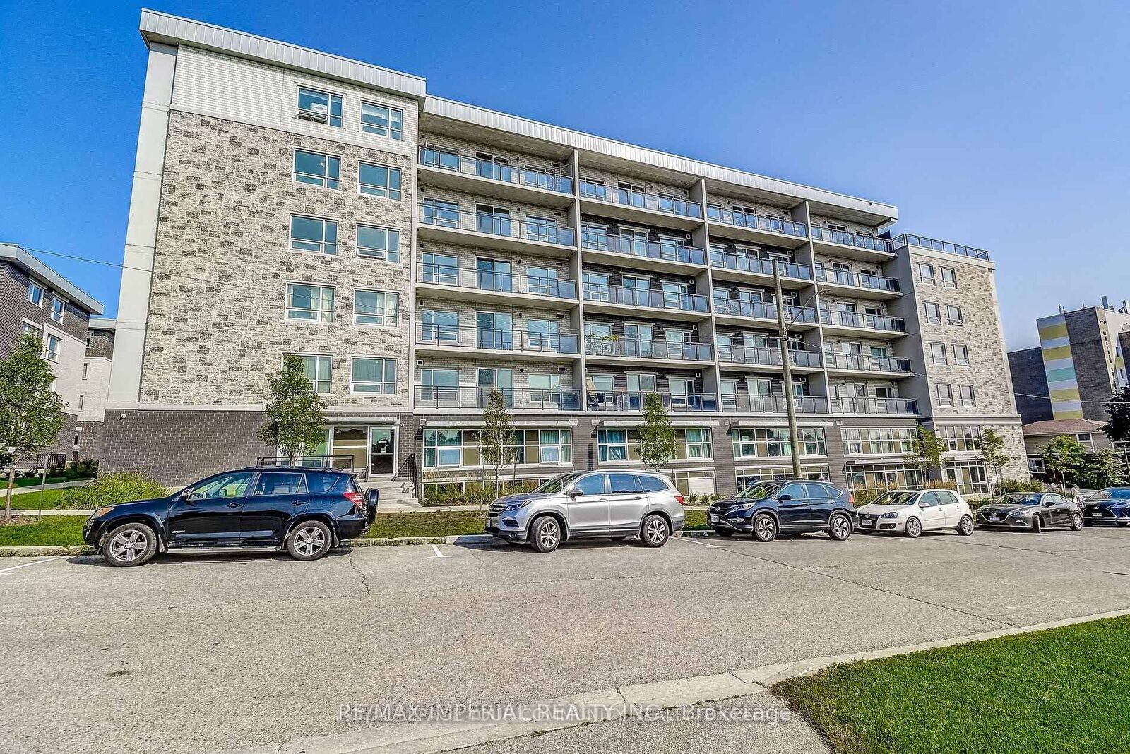 Property Photo:  275 Larch Street B610  ON N2L 3R2 