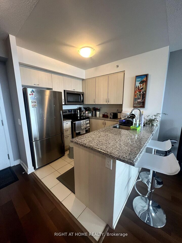 Property Photo:  5740 Yonge Street 1603  ON M2M 0B1 