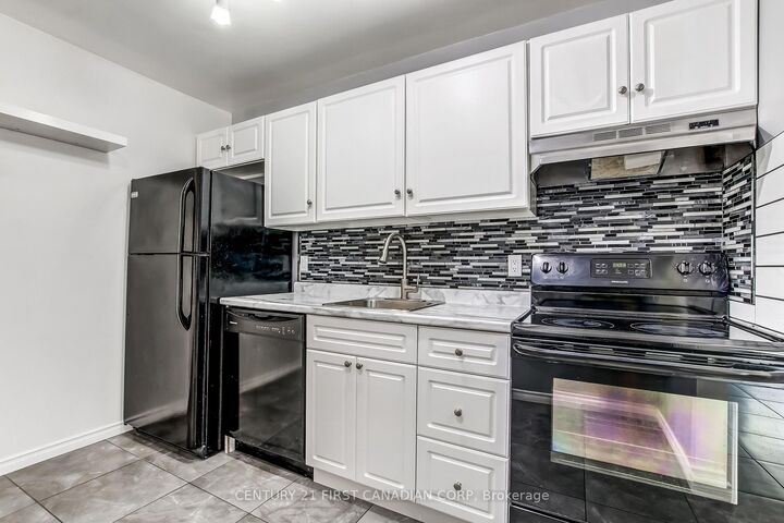 Property Photo:  140 Conway Drive 6  ON N6E 3N2 