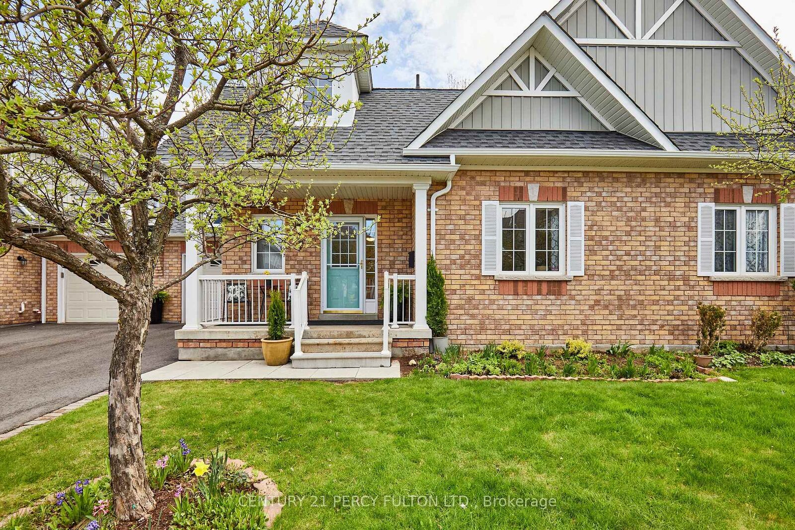 Property Photo: 7 Gidley Lane G7 ON L1T 4Z7