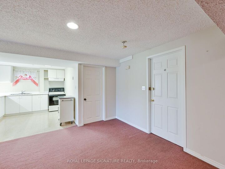 Property Photo: 556 Farwell Crescent Lower ON L5R 2A6