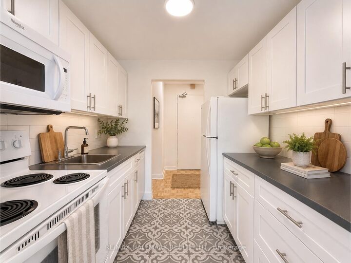 Property Photo:  30 Upper Canada Drive 101  ON M2P 1S1 