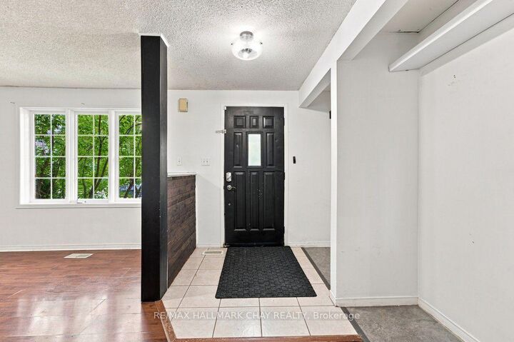 Property Photo: 26 Whitehorn Crescent ON L4N 8E4