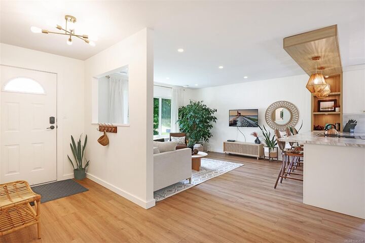 Property Photo: 684 Beaver Lodge Rd BC V9H 1R2