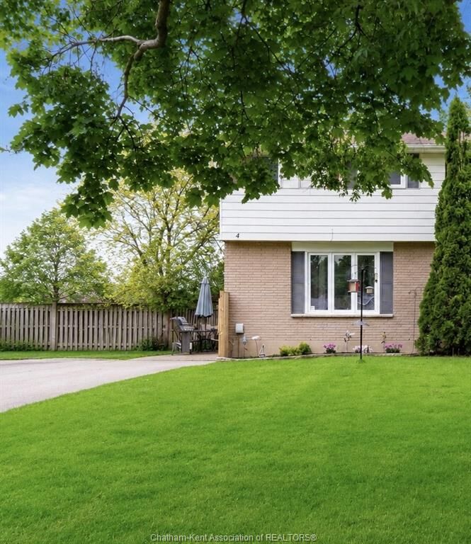 4 Donalda Drive — photo 1