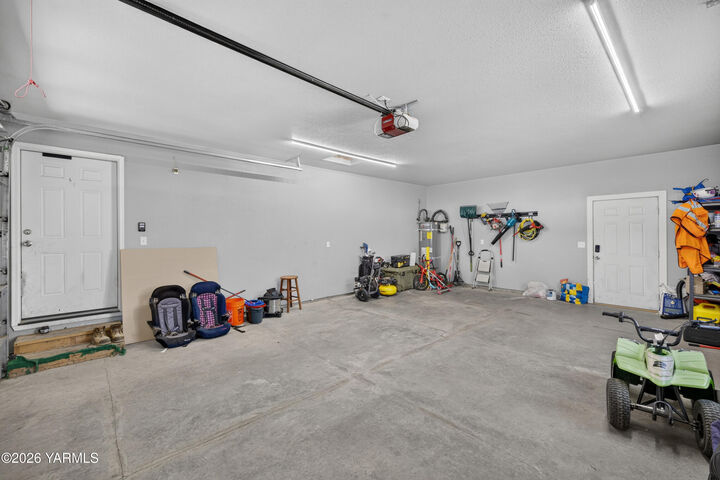 Property Photo:  609 Eagle Nest Dr  WA 98932 