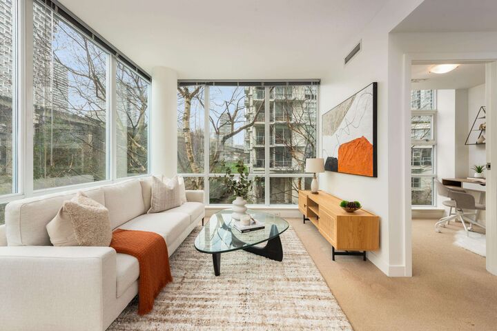 Property Photo: 633 Kinghorne Mews 605 BC V6Z 3H3