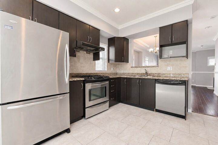 Property Photo: 9451 Granville Avenue 5 BC V6Y 1P9
