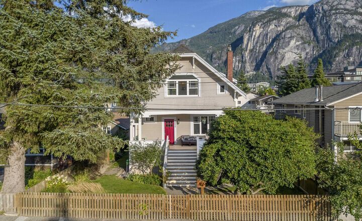 Property Photo: 38054 Fifth Avenue BC V8B 0B6